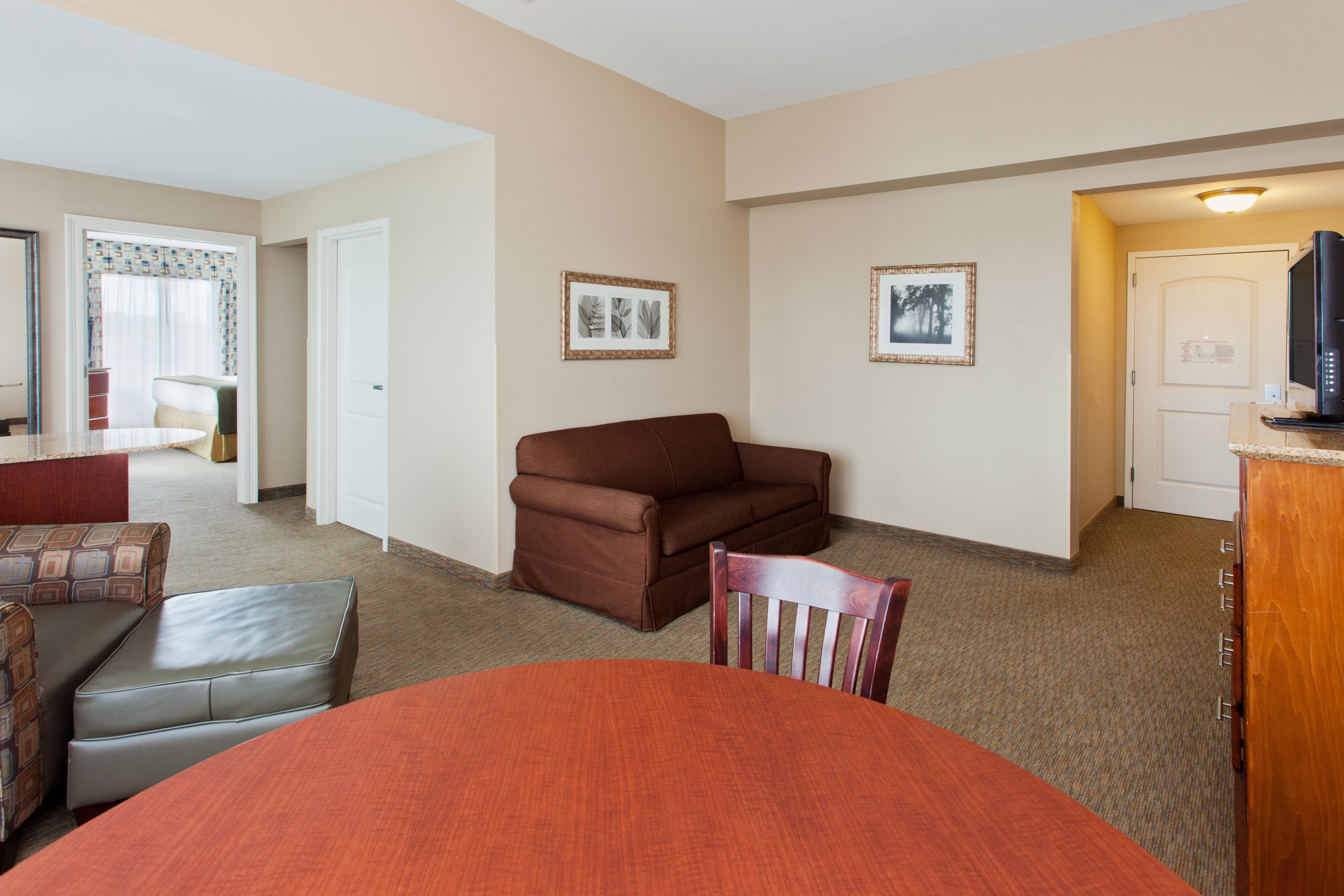 Express & Baton Rouge East By Ihg Hotel Prairieville