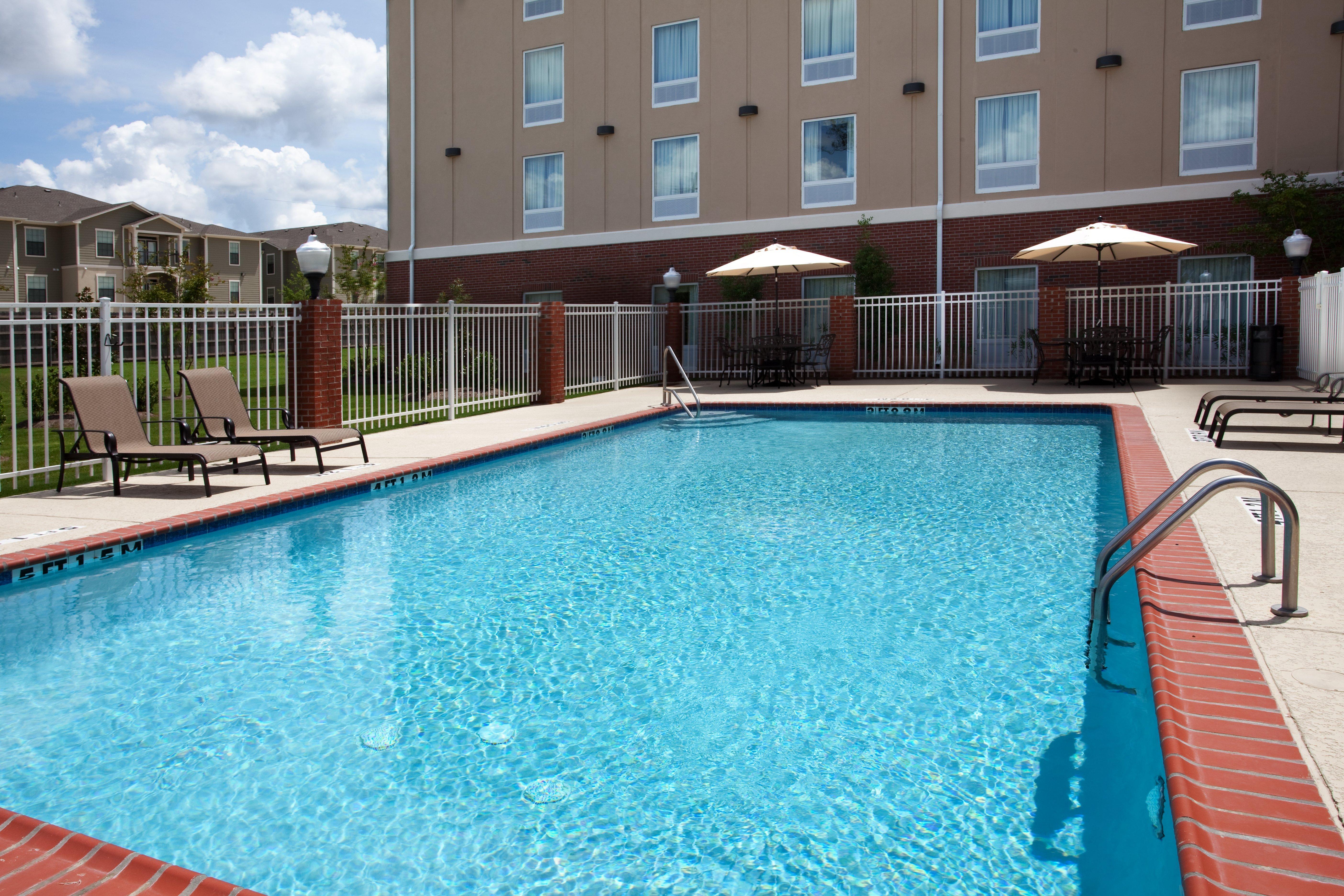 Express & Baton Rouge East By Ihg Hotel