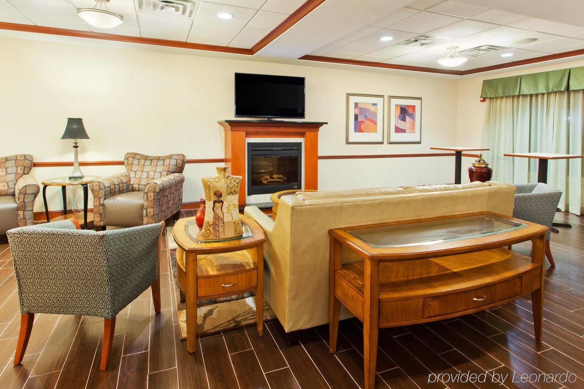 Express & Baton Rouge East By Ihg Hotel