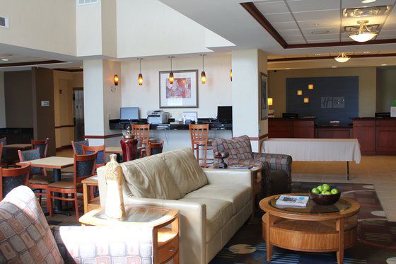 Express & Baton Rouge East By Ihg Hotel