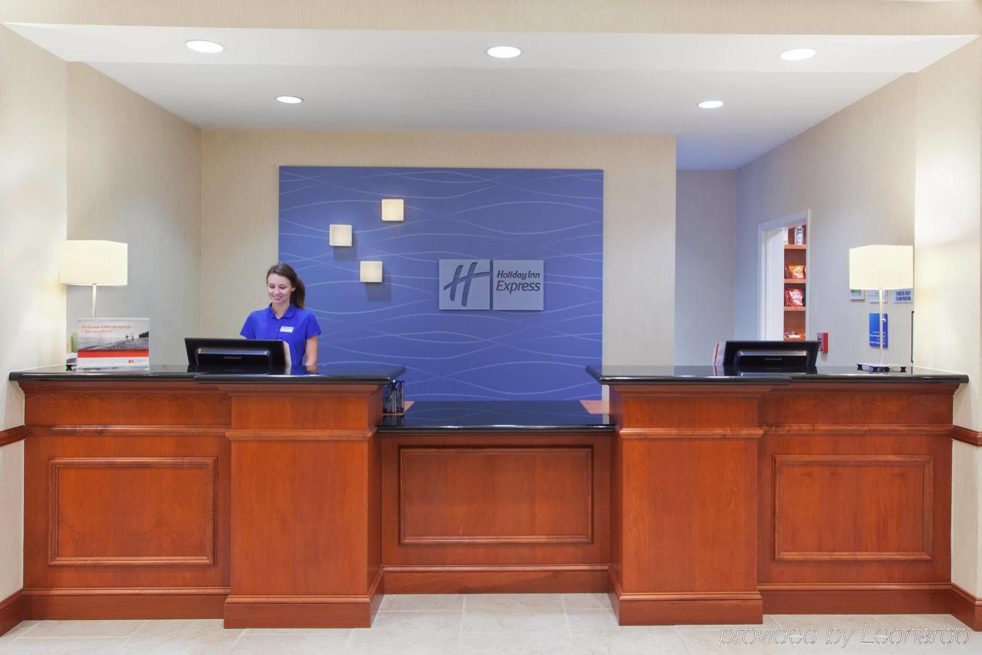 Express & Baton Rouge East By Ihg Hotel Prairieville